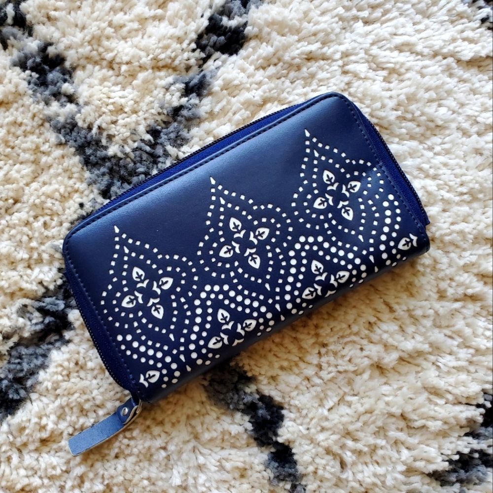 Vera Bradley Laser Cut Moracco Navy Wallet